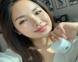 She endorses numerous brands including Aloglow through Instagram.